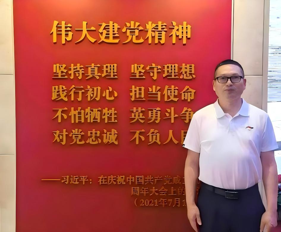 吴茂铁照片.jpg